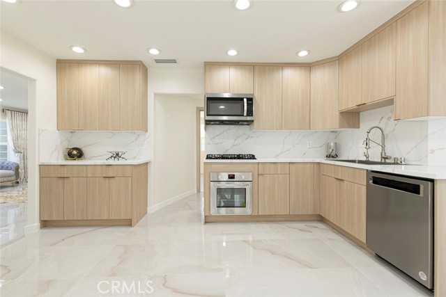 Detail Gallery Image 9 of 47 For 11063 White Oak Ave, Granada Hills,  CA 91344 - 3 Beds | 2 Baths
