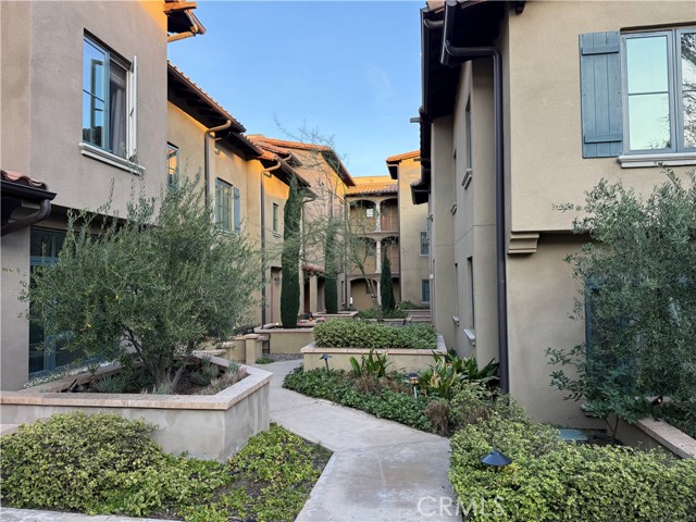 Detail Gallery Image 4 of 6 For 168 S Sierra Madre Bld #113,  Pasadena,  CA 91107 - 3 Beds | 2 Baths