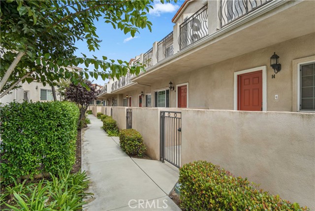 Detail Gallery Image 3 of 22 For 1021 Cravens Ave #15,  Torrance,  CA 90501 - 3 Beds | 2/1 Baths