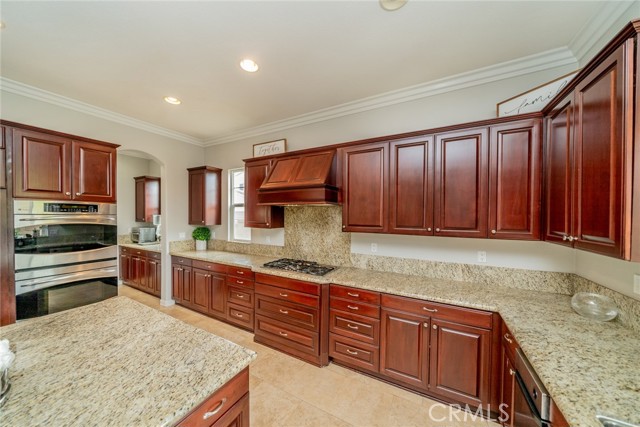 Detail Gallery Image 7 of 50 For 8323 Sanctuary Dr, Corona,  CA 92883 - 5 Beds | 3/1 Baths