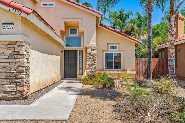 Detail Gallery Image 4 of 37 For 27552 via Real, Menifee,  CA 92585 - 4 Beds | 3 Baths