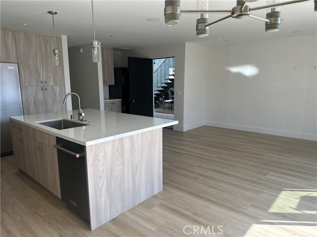 Detail Gallery Image 4 of 15 For 222 Cedar St #B,  Newport Beach,  CA 92663 - 2 Beds | 2 Baths