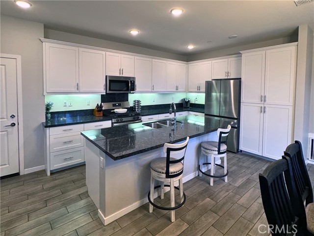 Detail Gallery Image 3 of 14 For 27448 Clarise Ln, Murrieta,  CA 92562 - 4 Beds | 3 Baths