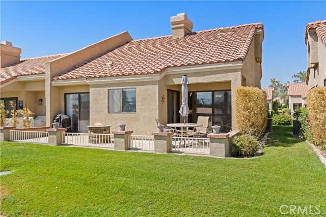 41915 Preston Trail, Palm Desert CA: https://media.crmls.org/medias/f78eb541-8272-4d13-bd8f-58167c3fdb26.jpg
