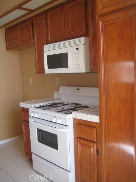 Detail Gallery Image 4 of 8 For 2319 Landsford St, Lancaster,  CA 93535 - 4 Beds | 2 Baths