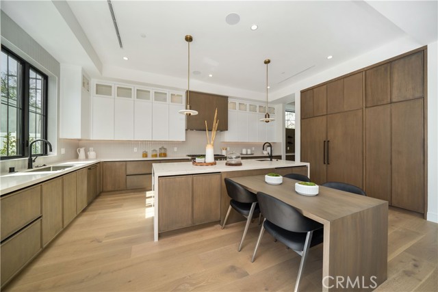 Detail Gallery Image 23 of 29 For 4919 Mammoth Ave, Sherman Oaks,  CA 91423 - 5 Beds | 6/1 Baths