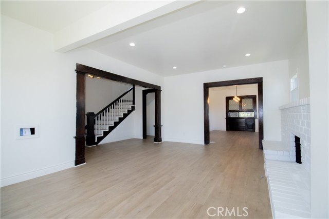 2101 Arlington Avenue, Los Angeles CA: https://media.crmls.org/medias/f78fa72b-5ab9-4f62-9297-997ca30e8e99.jpg