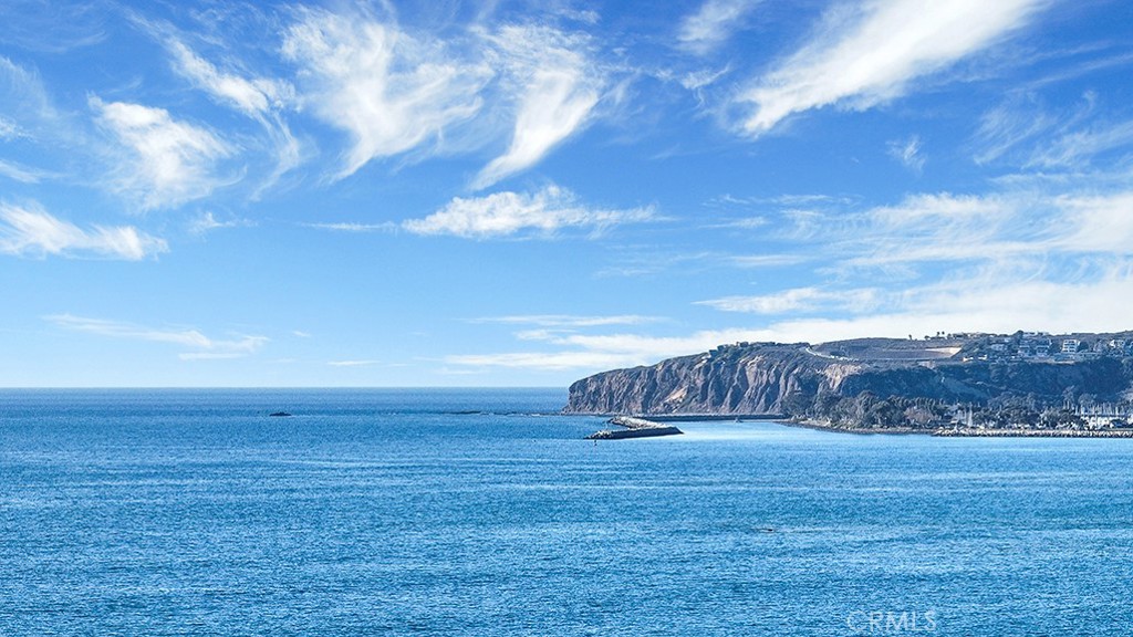 https://media.crmls.org/medias/f7905e84-c011-400d-93d9-68671a98c51f.jpg?preset=X-Large