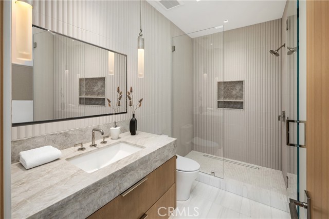 13 Ritz Cove Drive, Dana Point CA: https://media.crmls.org/medias/f79218e3-512c-429b-9076-94f1f0391b84.jpg