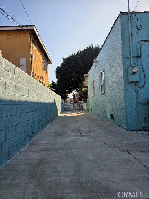 Detail Gallery Image 2 of 22 For 351 E 92nd, Los Angeles,  CA 90003 - 3 Beds | 2 Baths