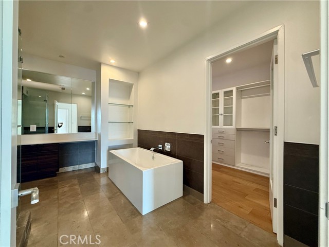 Detail Gallery Image 35 of 37 For 1035 Figueroa Ter #4,  Los Angeles,  CA 90012 - 3 Beds | 2/1 Baths