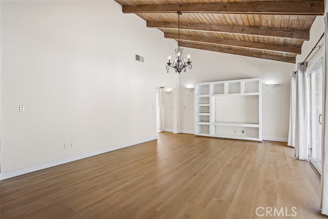Detail Gallery Image 8 of 37 For 4551 Larkwood Ave, Woodland Hills,  CA 91364 - 5 Beds | 3 Baths