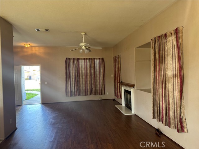 Detail Gallery Image 2 of 13 For 15165 Beartree St, Fontana,  CA 92336 - 3 Beds | 2 Baths