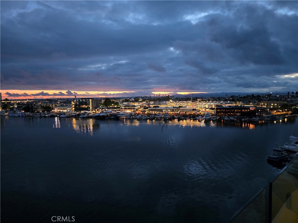 https://media.crmls.org/medias/f7943f23-2625-44af-b61e-d990ece528d3.jpg?preset=X-Large