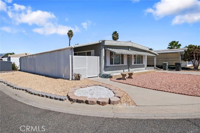 Detail Gallery Image 3 of 32 For 591 Santa Clara Cir, Hemet,  CA 92543 - 2 Beds | 2 Baths