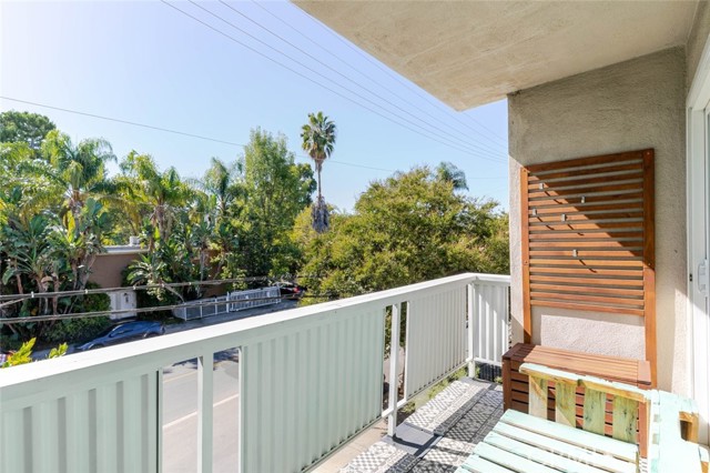 Detail Gallery Image 7 of 25 For 13543 Moorpark St #7,  Sherman Oaks,  CA 91423 - 2 Beds | 2 Baths