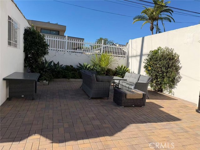 Detail Gallery Image 22 of 26 For 113 N Doheny, Beverly Hills,  CA 90211 - 4 Beds | 2/1 Baths