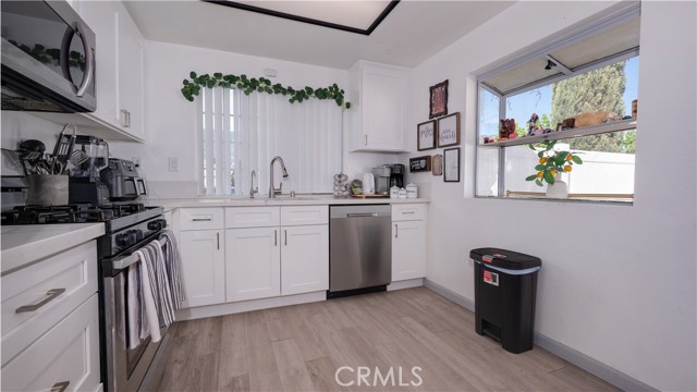19450 Sweetwood Lane, Lake Elsinore CA: https://media.crmls.org/medias/f796a732-5dc8-47f4-b9c3-41252e514501.jpg