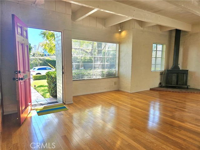 Detail Gallery Image 4 of 40 For 12217 Dorothy St, Los Angeles,  CA 90049 - 4 Beds | 2 Baths