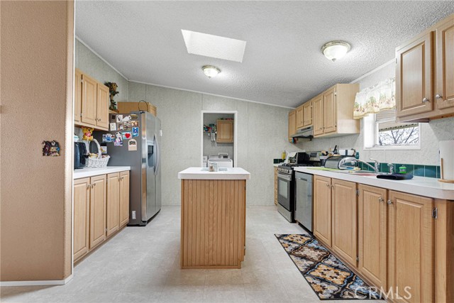 Detail Gallery Image 12 of 51 For 13365 Aster Rd, Victorville,  CA 92392 - 4 Beds | 2 Baths
