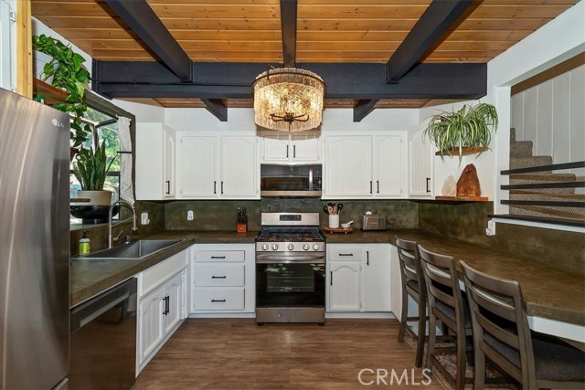 Detail Gallery Image 10 of 33 For 905 Jungfrau, Crestline,  CA 92325 - 2 Beds | 1/1 Baths