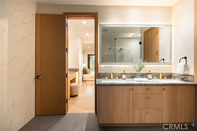 1721 Oak Avenue, Manhattan Beach CA: https://media.crmls.org/medias/f7992d66-6852-4496-9ac1-f38572cc2f64.jpg