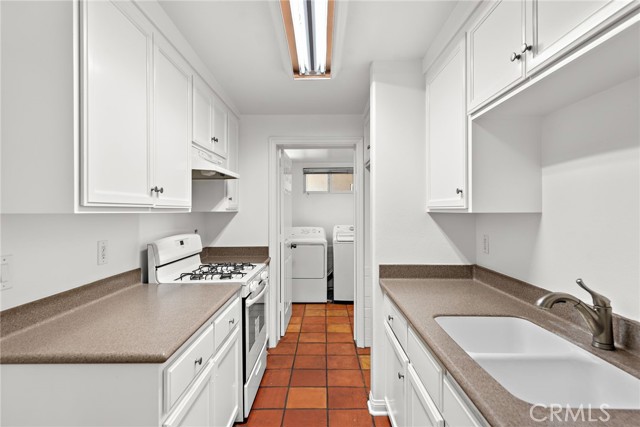 20451 Sun Valley Drive, Laguna Beach CA: https://media.crmls.org/medias/f7998e55-fae4-4ac0-b254-616802296135.jpg