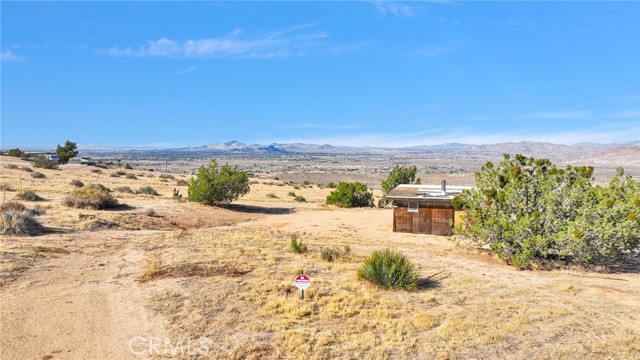 23766 Valley View Road, Apple Valley CA: https://media.crmls.org/medias/f799c9be-32ad-4a24-b3b3-cbe04617998d.jpg