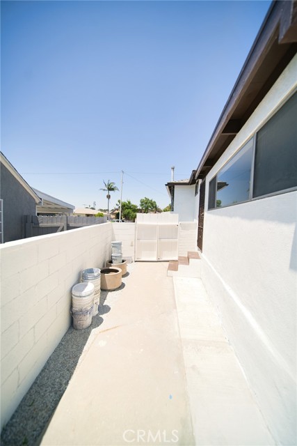 1336 W 118th Street, Los Angeles CA: https://media.crmls.org/medias/f79a19fb-fc6c-44db-ab1f-de4eecbbf772.jpg