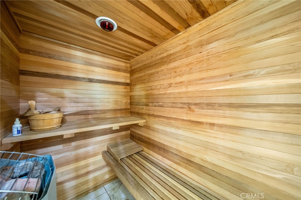 https://media.crmls.org/medias/f79a9da4-b0d3-4b05-b37c-8c2400047451.jpg?preset=X-Large