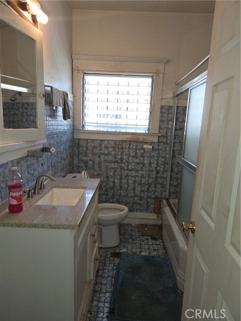 Detail Gallery Image 16 of 16 For 555 W 43rd, Los Angeles,  CA 90037 - – Beds | – Baths