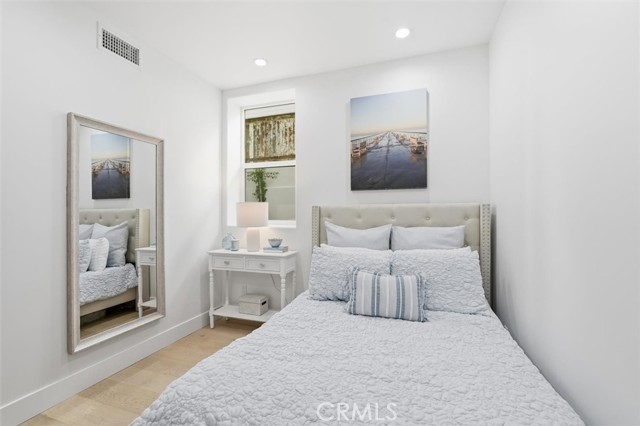 Detail Gallery Image 25 of 45 For 617 N Irena Ave #B,  Redondo Beach,  CA 90277 - 4 Beds | 3/1 Baths