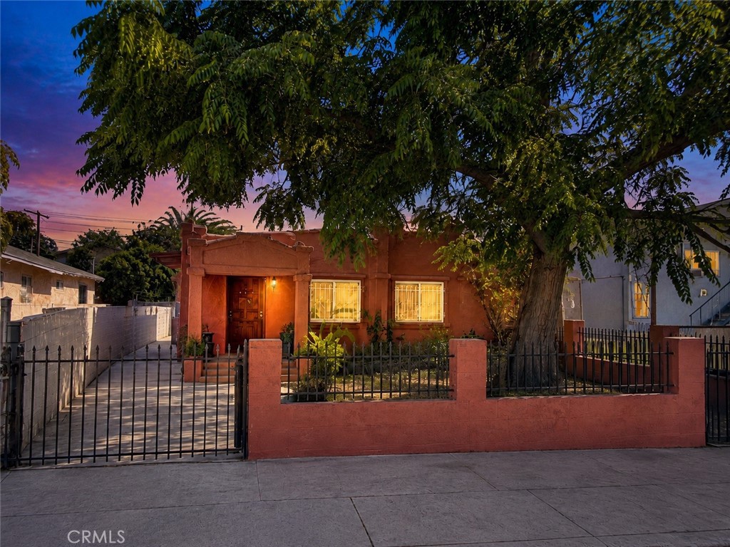 Duplex at 7833 Crocker