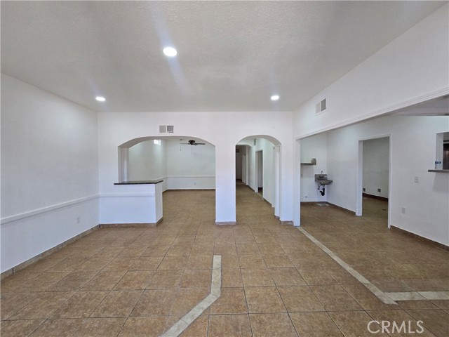 Image 7 of 39 For 1448 Blackstone Avenue