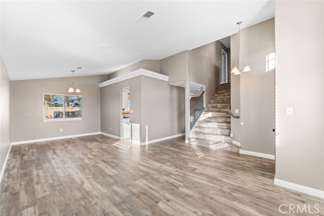 Detail Gallery Image 10 of 51 For 3910 Whirlwind Dr, Bakersfield,  CA 93313 - 3 Beds | 3 Baths