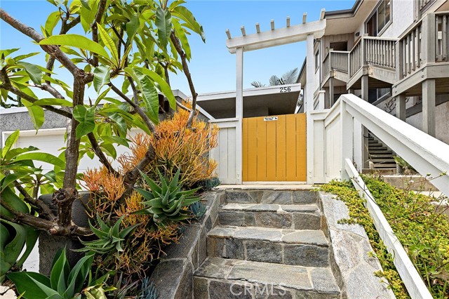 256 Avenida Madrid, San Clemente CA: https://media.crmls.org/medias/f79feffa-198f-4958-82a6-85b1dcbc9154.jpg