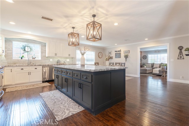 Image 11 of 43 For 4611 Myra  