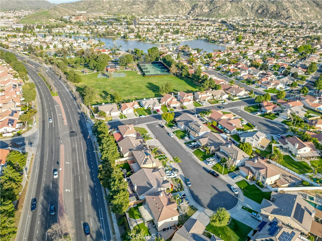 https://media.crmls.org/medias/f7a02309-ee54-4f56-9310-8a2fbd1b5c8c.jpg?preset=X-Large