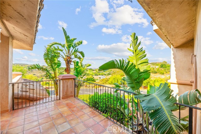 37654 Calle De Lobo, Murrieta CA: https://media.crmls.org/medias/f7a1a8a7-8d7a-48ba-b6aa-883b562c6308.jpg