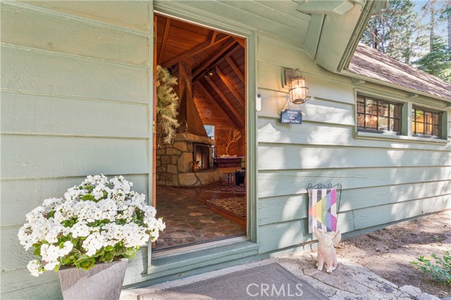 Detail Gallery Image 7 of 69 For 840 Coyote Walk, Lake Arrowhead,  CA 92352 - 4 Beds | 3 Baths