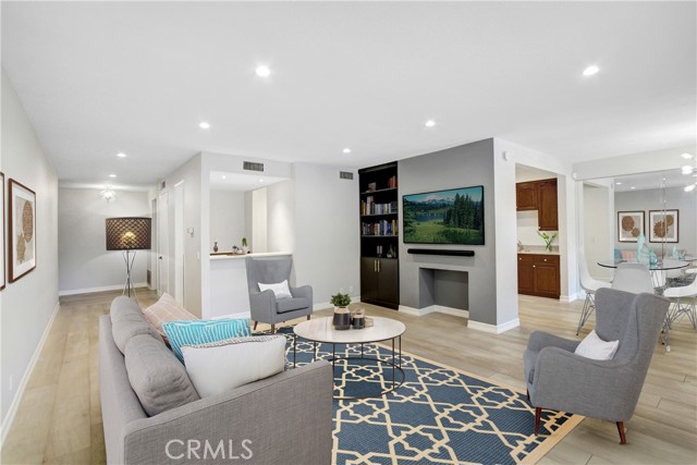 Detail Gallery Image 5 of 44 For 4949 Genesta Ave #104,  Encino,  CA 91316 - 2 Beds | 2 Baths