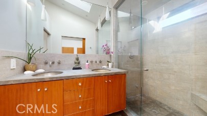 Detail Gallery Image 15 of 33 For 3205 Bayview Dr, Manhattan Beach,  CA 90266 - 3 Beds | 3 Baths