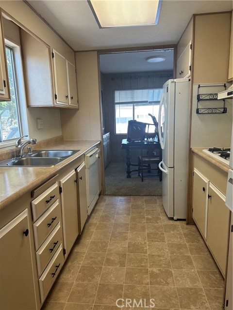 Detail Gallery Image 5 of 18 For 701 Montara Rd #113,  Barstow,  CA 92311 - 2 Beds | 2 Baths