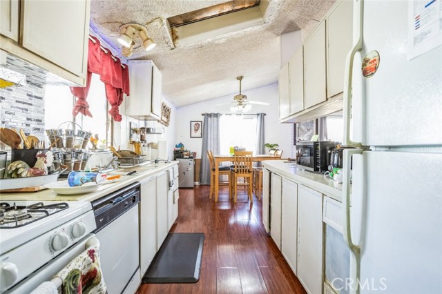 Detail Gallery Image 10 of 23 For 3300 15th St #230,  Rosamond,  CA 93560 - 3 Beds | 2 Baths