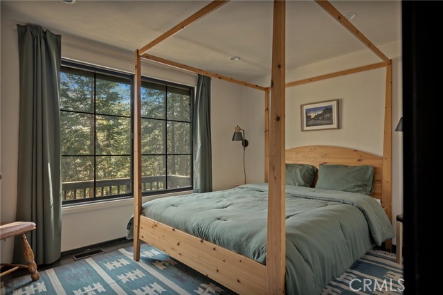 Detail Gallery Image 4 of 52 For 504 Millburn, Lake Arrowhead,  CA 92352 - 4 Beds | 3/1 Baths