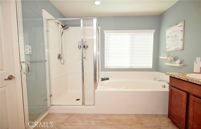 4049 Running Oak Lane, San Bernardino CA: https://media.crmls.org/medias/f7a4a09c-5263-4d32-97c4-65b5621280bd.jpg
