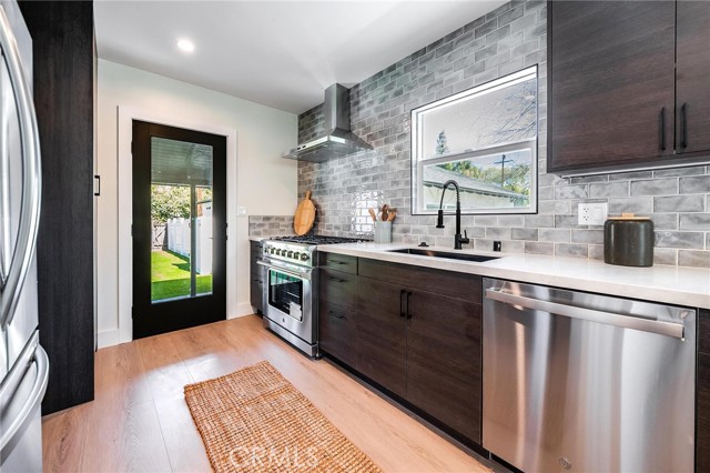 Detail Gallery Image 11 of 36 For 22919 Leonora Dr, Woodland Hills,  CA 91367 - 4 Beds | 2 Baths