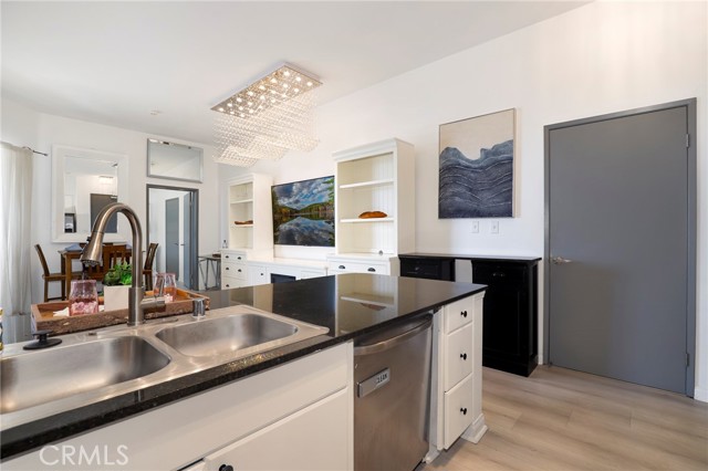 488 E Ocean Boulevard, Long Beach CA: https://media.crmls.org/medias/f7a5e933-153a-45f0-863f-1fbe83e1e2a3.jpg
