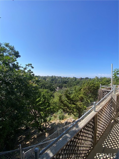 631 Benson Way, Thousand Oaks CA: https://media.crmls.org/medias/f7a659f5-5c34-4a02-b9e1-f65856d9f007.jpg