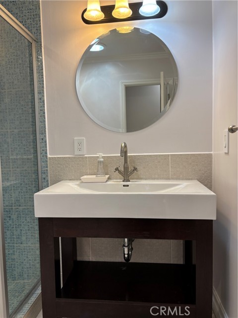 1631 Leycross Drive, La Canada Flintridge CA: https://media.crmls.org/medias/f7a67075-c262-4eeb-af68-76c41bd3aab7.jpg